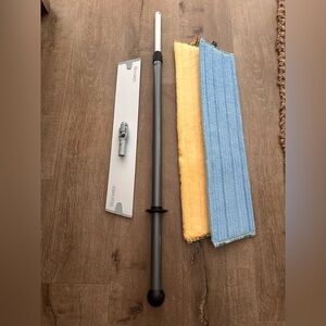 Norwex Gray Mop with Yellow and Blue Pads